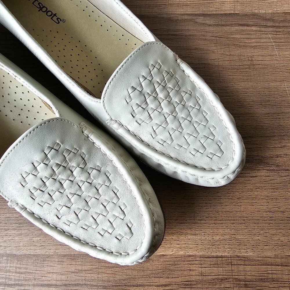 NEVER WORN SOFT SPOTS BONE WHITE GENUINE LEATHER LOAFERS SIZE 9.5 & 10N - Picture 3 of 16